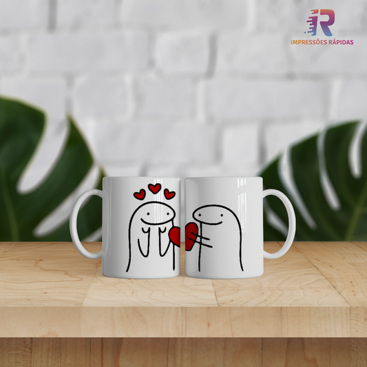 Conjunto 2 canecas temáticas Dia dos Namorados, design partilha do coração que se completa. Presente romântico e emotivo para casais.