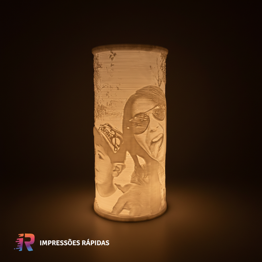 Packshot Candeeiro 3D Luminoso - Fundo Escuro Iluminado