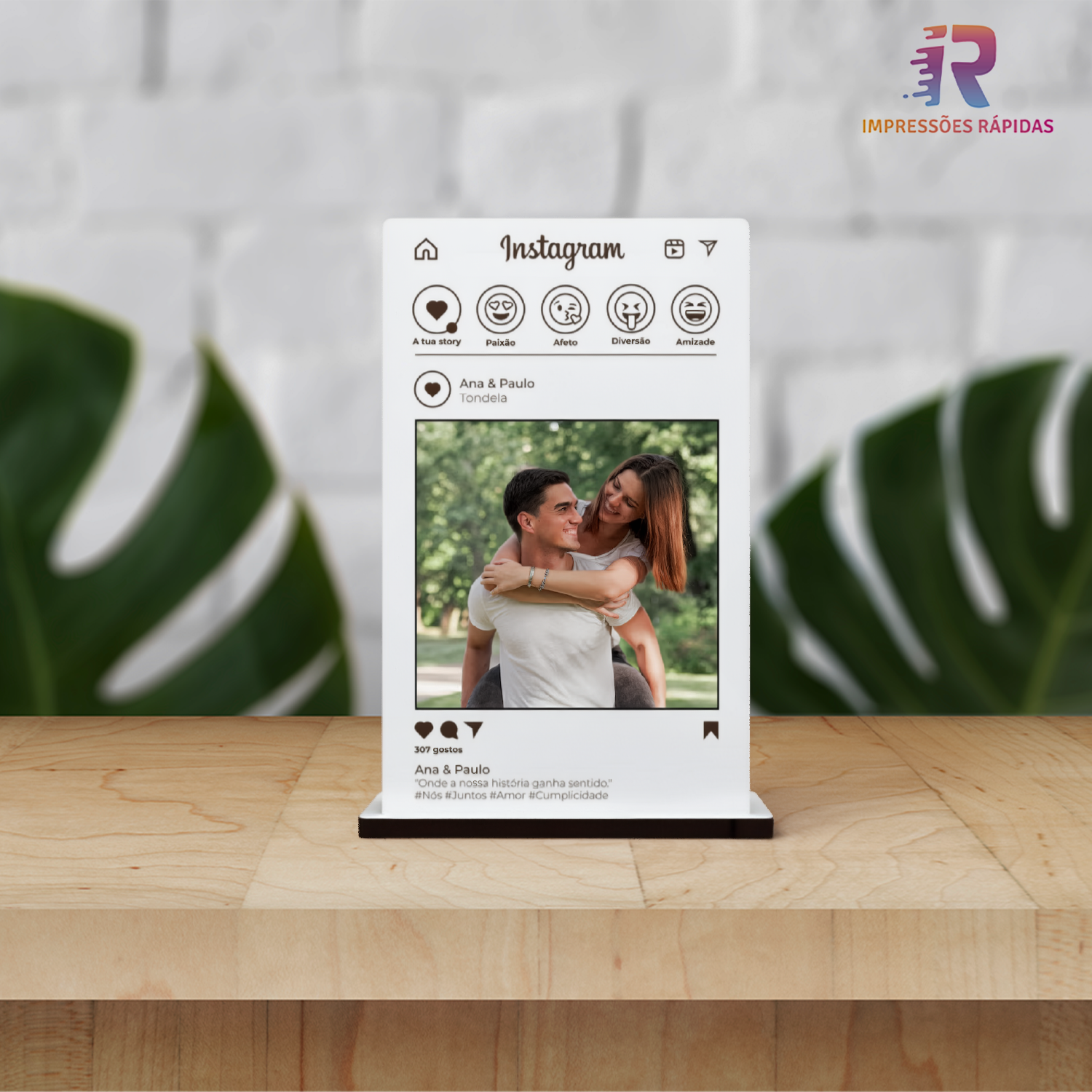 Placa personalizada dia dos namorados, com temática de rede social. 