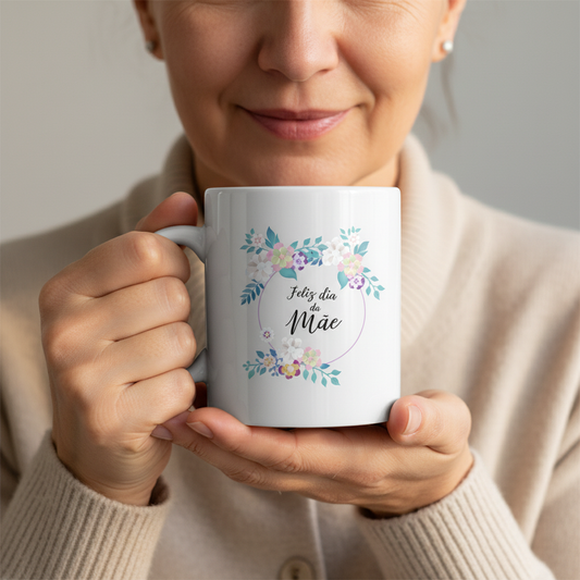 UGC realista - Senhora mais velha com caneca