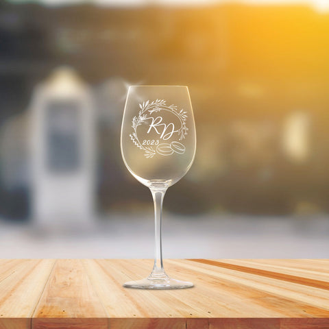 Taça de vinho personalizada com as iniciais e data - Modelo 2